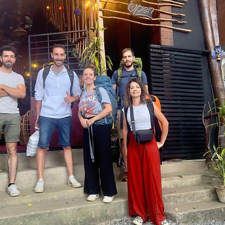 A Lounge Hostel And Cafe Ella Ngoại thất bức ảnh