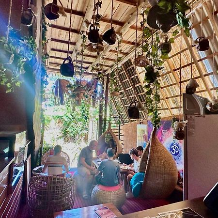 A Lounge Hostel And Cafe Ella Ngoại thất bức ảnh
