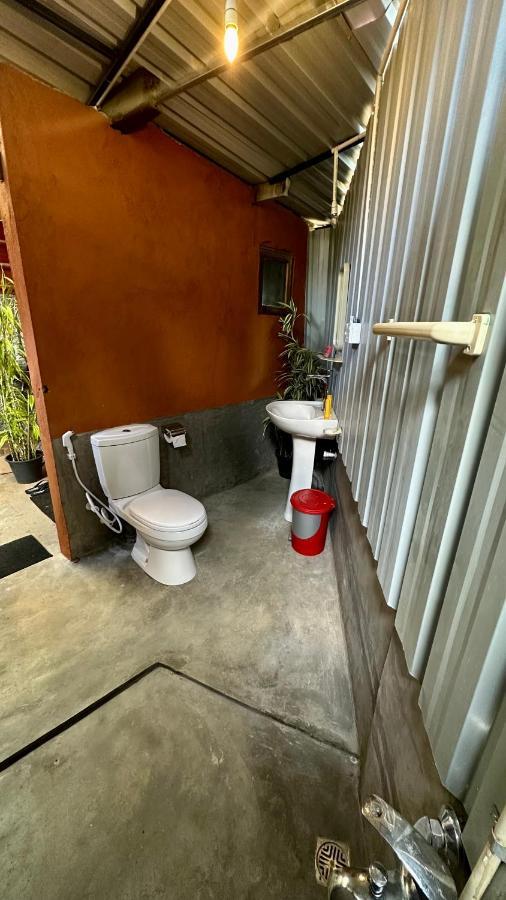 A Lounge Hostel And Cafe Ella Ngoại thất bức ảnh