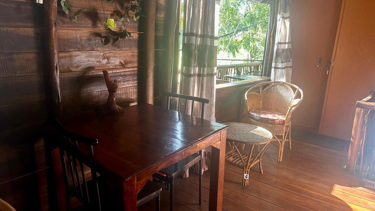 A Lounge Hostel And Cafe Ella Ngoại thất bức ảnh