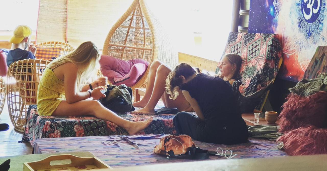 A Lounge Hostel And Cafe Ella Ngoại thất bức ảnh