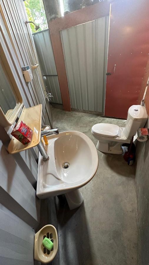 A Lounge Hostel And Cafe Ella Ngoại thất bức ảnh