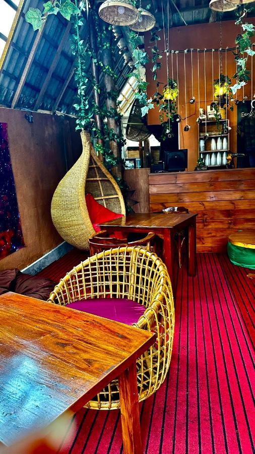 A Lounge Hostel And Cafe Ella Ngoại thất bức ảnh
