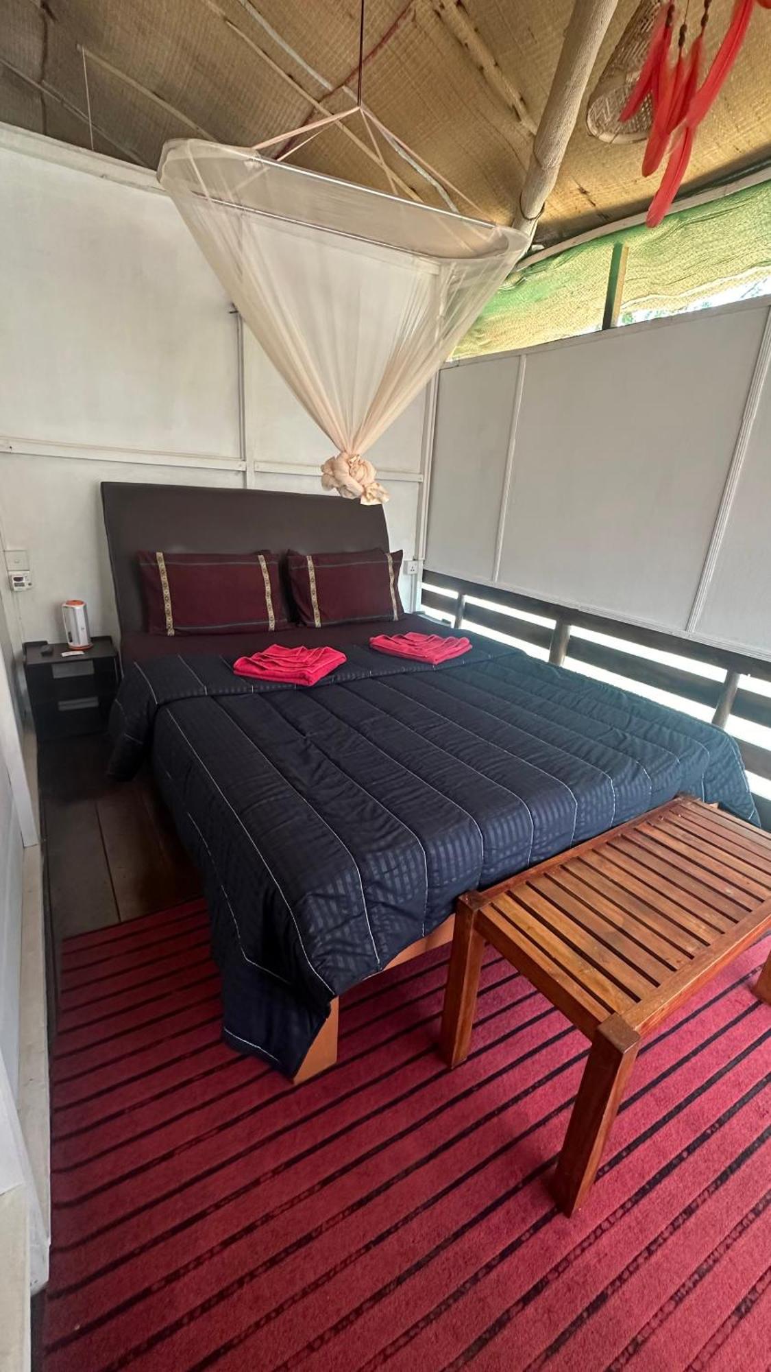 A Lounge Hostel And Cafe Ella Ngoại thất bức ảnh