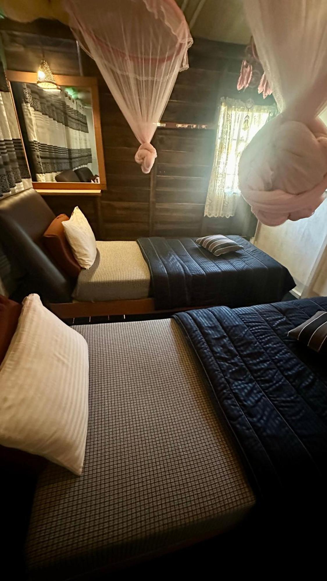 A Lounge Hostel And Cafe Ella Ngoại thất bức ảnh