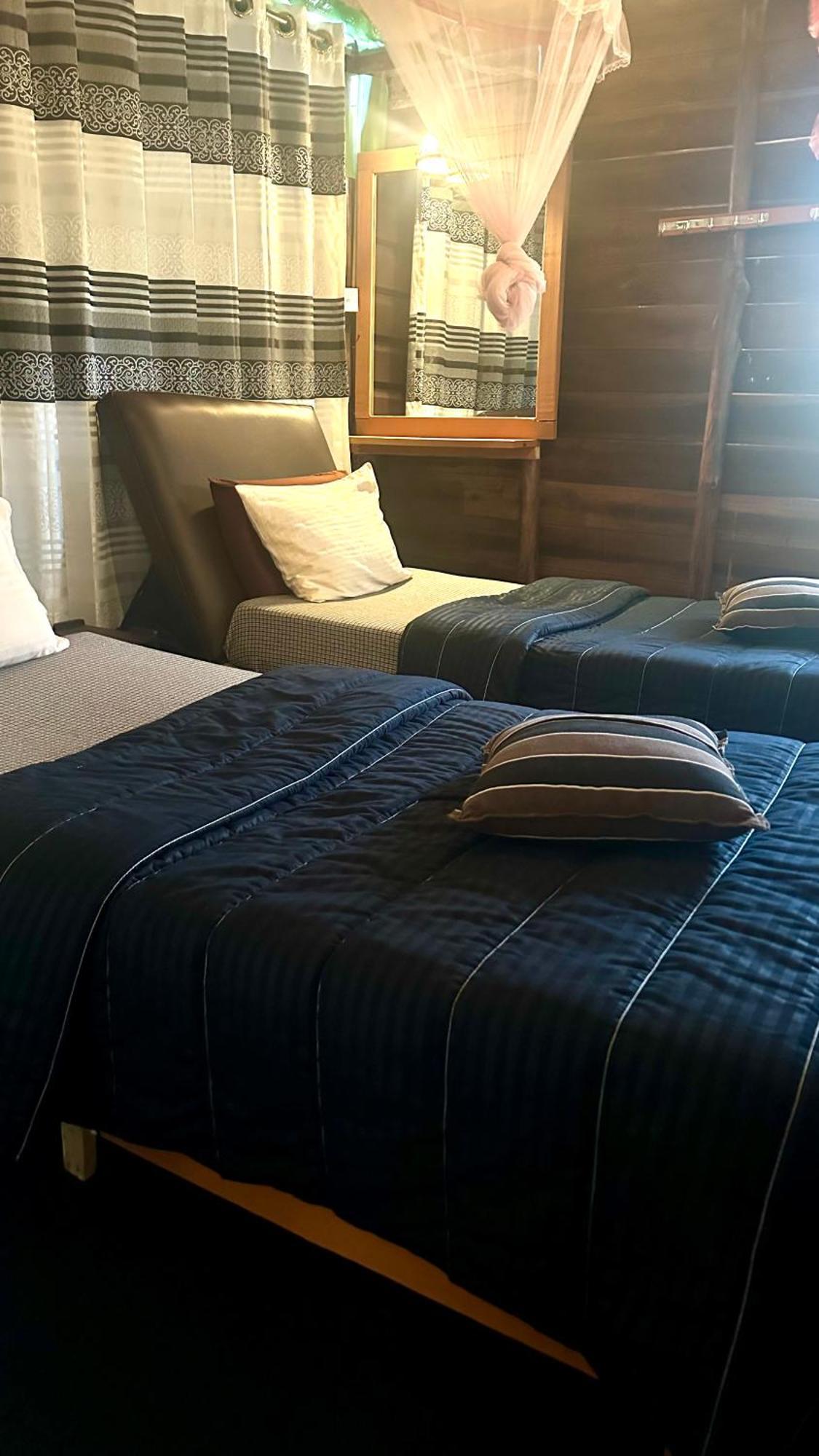 A Lounge Hostel And Cafe Ella Ngoại thất bức ảnh