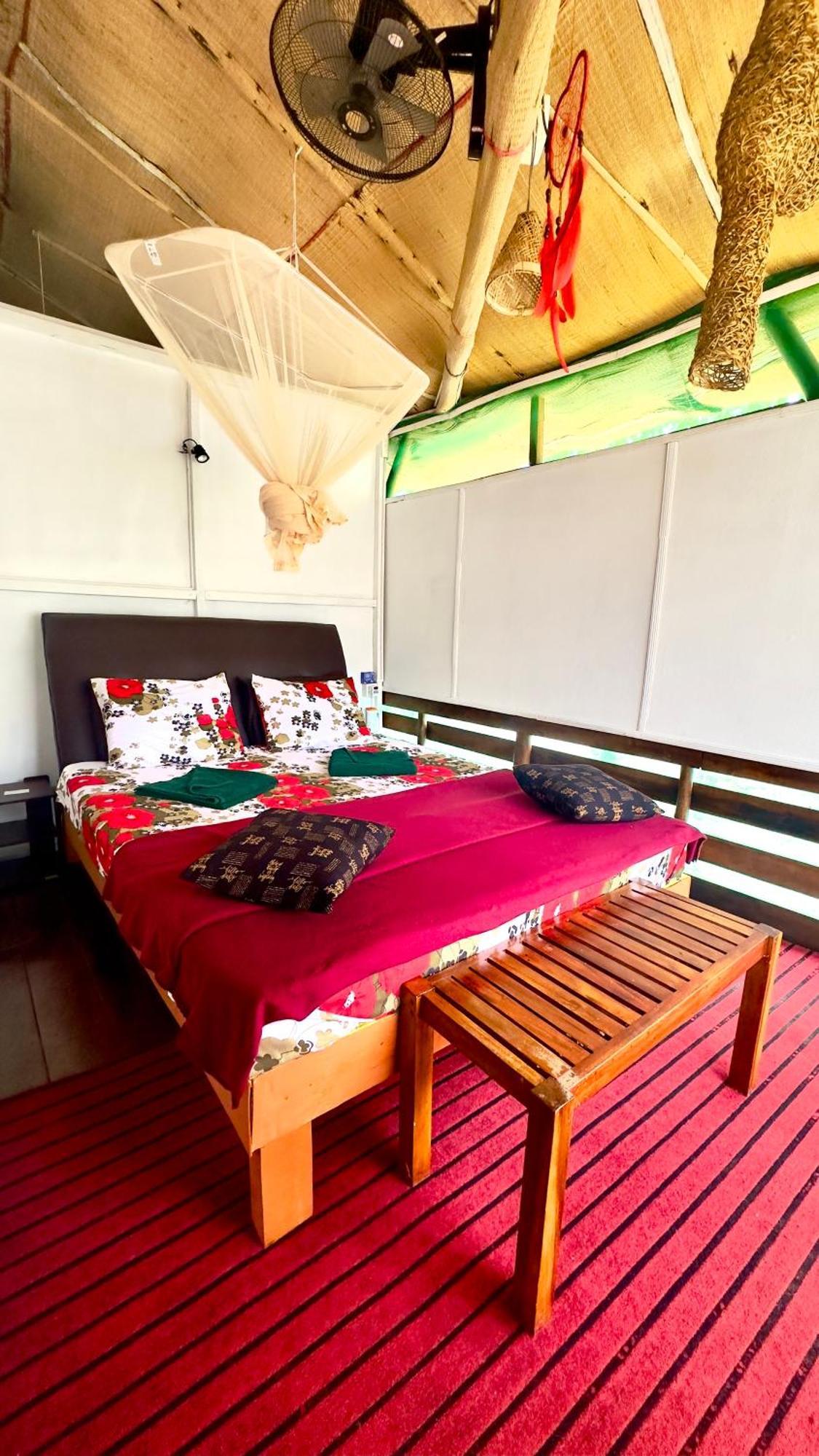 A Lounge Hostel And Cafe Ella Ngoại thất bức ảnh