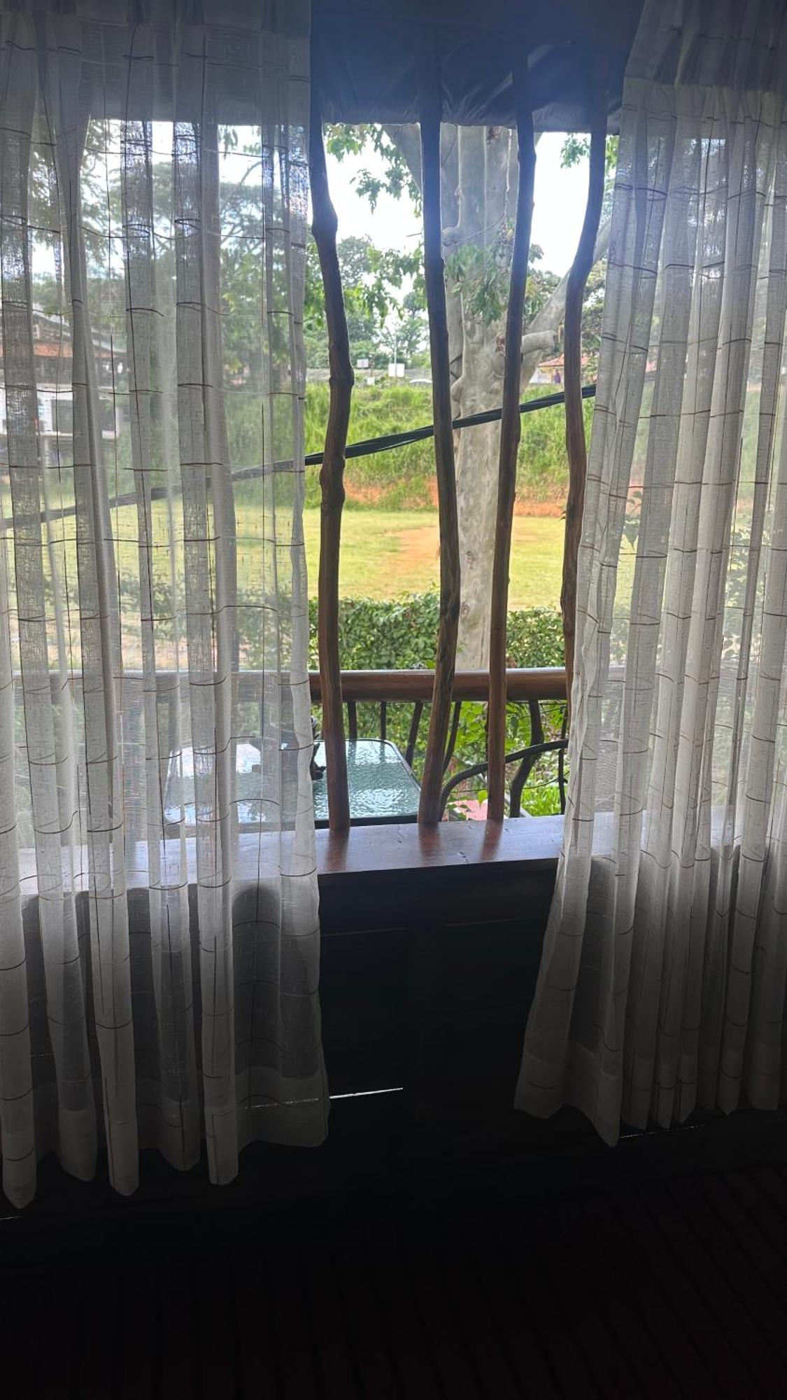 A Lounge Hostel And Cafe Ella Ngoại thất bức ảnh