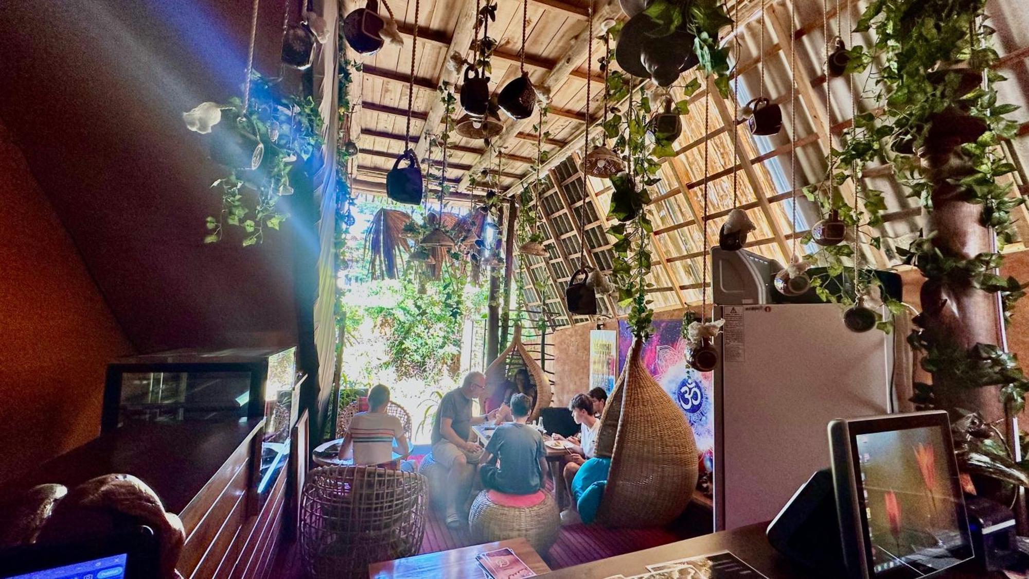 A Lounge Hostel And Cafe Ella Ngoại thất bức ảnh