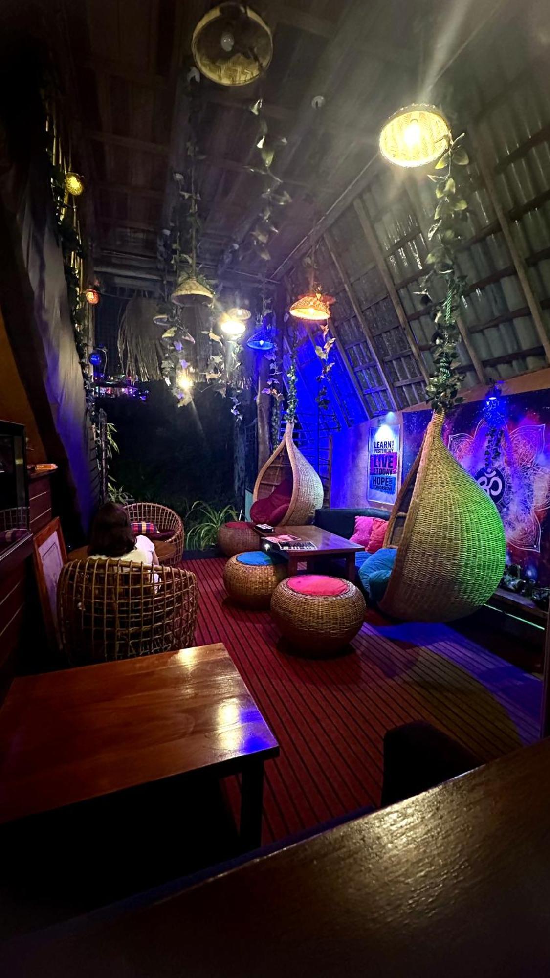 A Lounge Hostel And Cafe Ella Ngoại thất bức ảnh