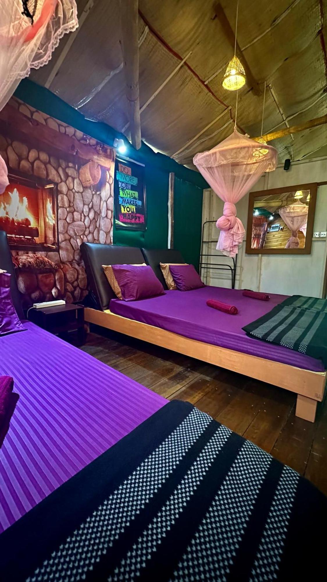 A Lounge Hostel And Cafe Ella Ngoại thất bức ảnh