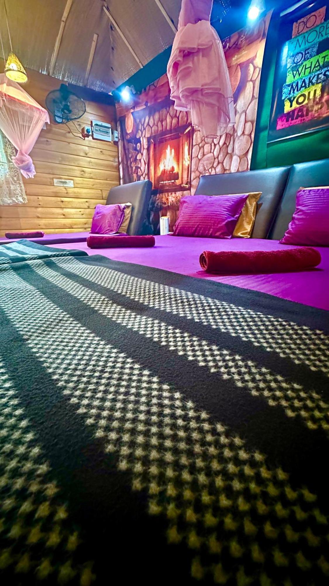A Lounge Hostel And Cafe Ella Ngoại thất bức ảnh