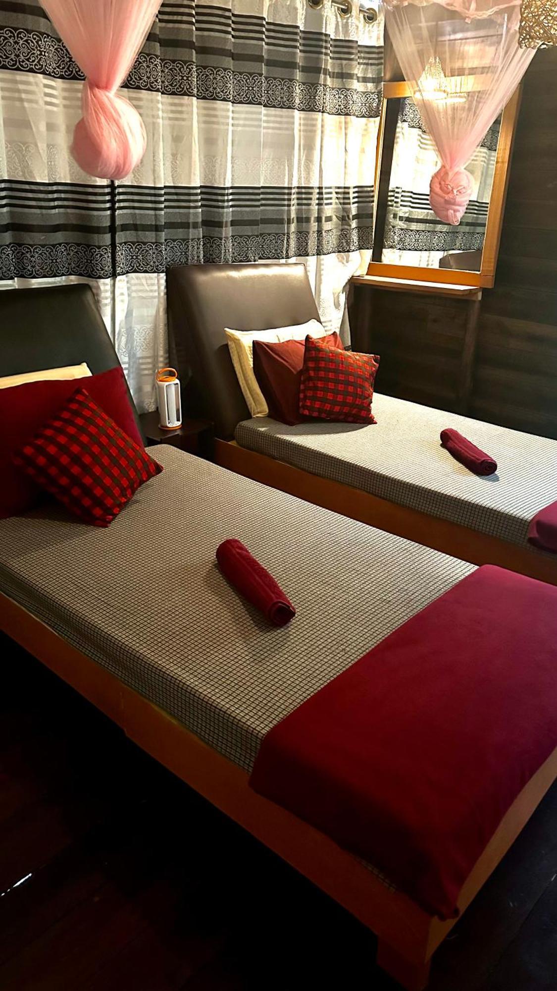 A Lounge Hostel And Cafe Ella Ngoại thất bức ảnh